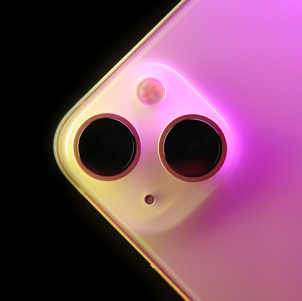 a close up of a cell phone with two speakers